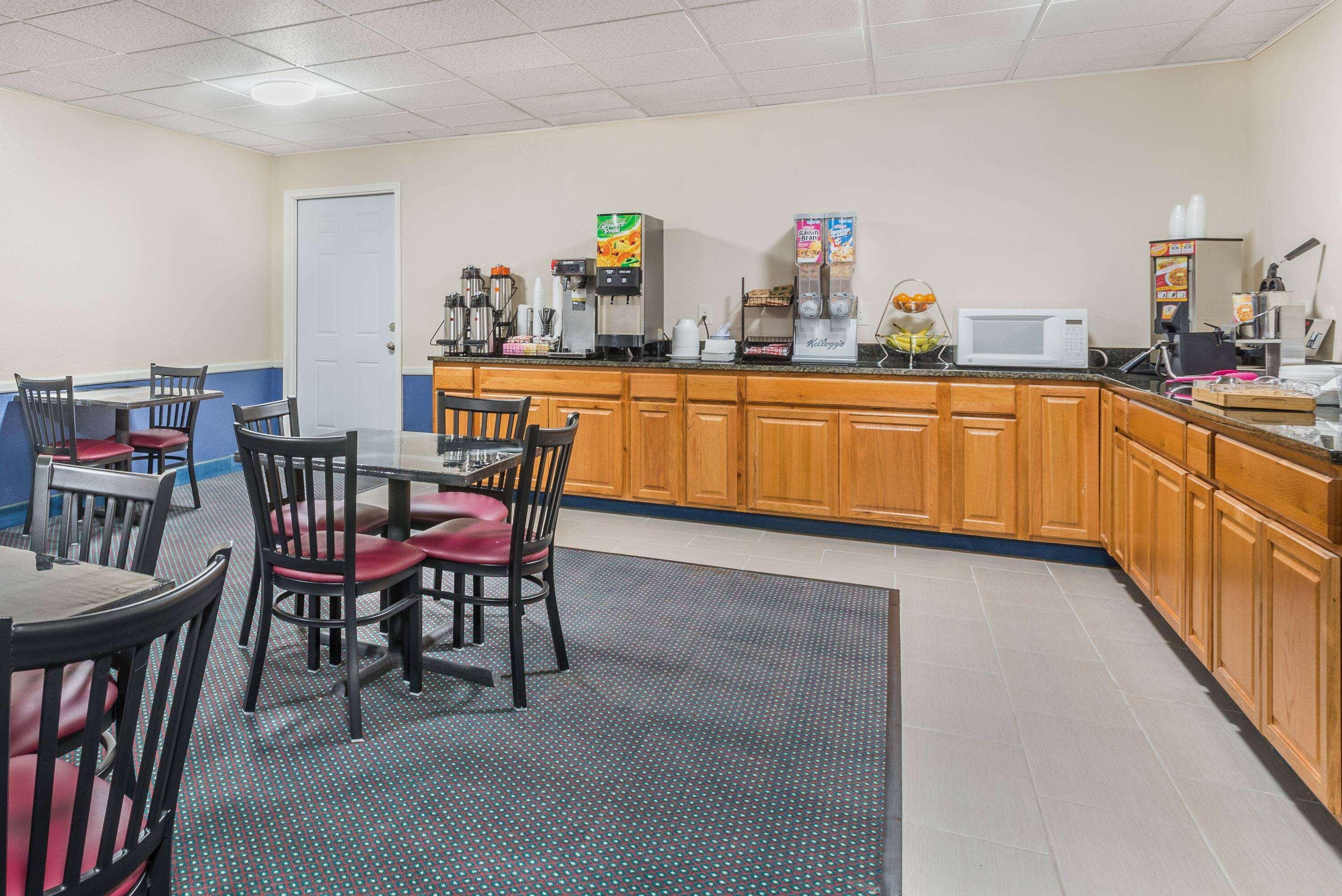 Howard Johnson By Wyndham Bangor Exterior photo