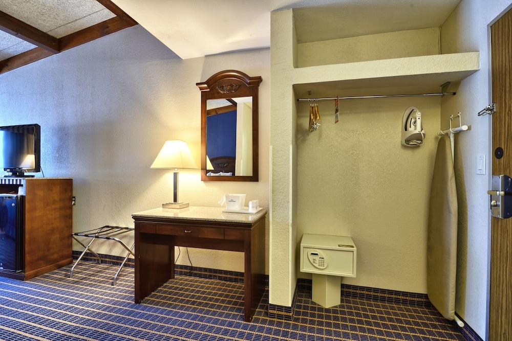 Howard Johnson By Wyndham Bangor Exterior photo
